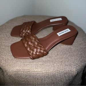 ♦️SOLD♦️Steve Madden Brown Woven Heels
